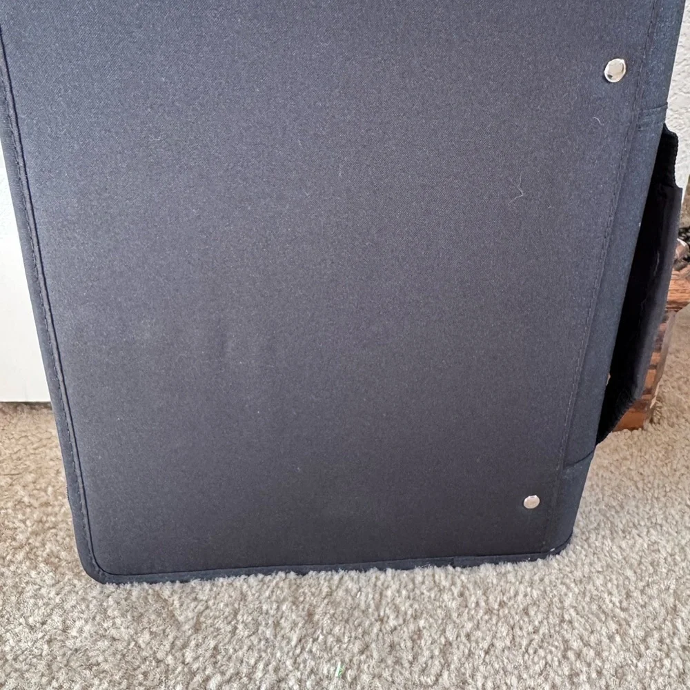 Five Star Zipper Binder, 2 Inch 3-Ring Binder 2 Black & Gray Stripes